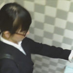 【和式トイレ】働く眼鏡女子の排せつ観察!