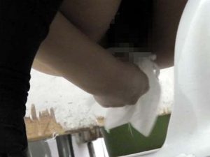 命がけ潜伏洗面所！