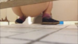 華の女子大●の和式トイレ覗き見!