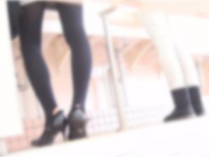 美脚美人のトイレ観察!