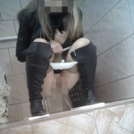 ロシアンビューティー和式スタイルトイレ覗き見!