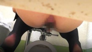 衝撃!和式で極糞する黒髪の女の子に遭遇!