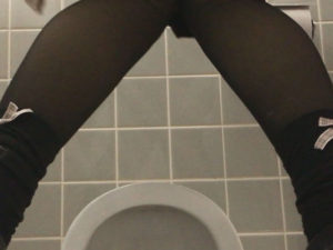 トイレ盗撮動画ならarakiシリーズ!