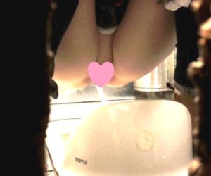 パイパンマ〇コ和式トイレ前撮り!